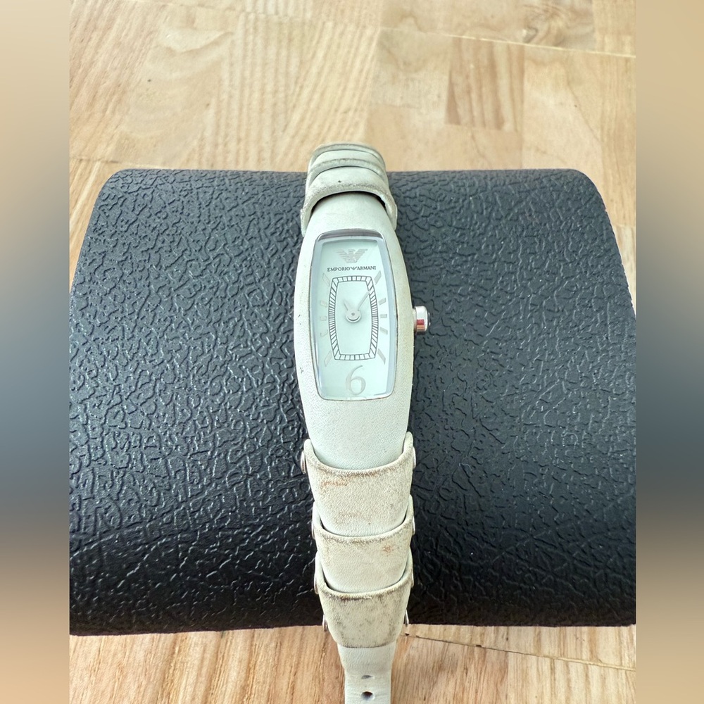 Emporio Armani ladies AR-5614 rectangular pale green leather watch NEW BATTERY